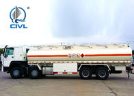 頑丈なSinotruk Howo A7の液体のタンク車のシュタイアーZZ4256M2946Fの燃料のタンカーのオイル タンクのトラック