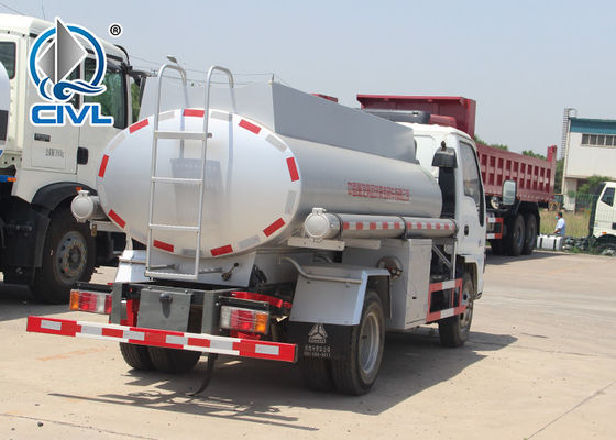新しい高性能の石油の液体のタンク車5.65の立方メートル/オイル/燃料の交通機関のトラック
